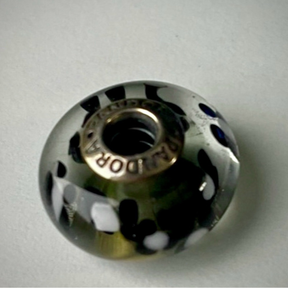 Pandora Retired Murano Rare black White tint of olive 925 ale